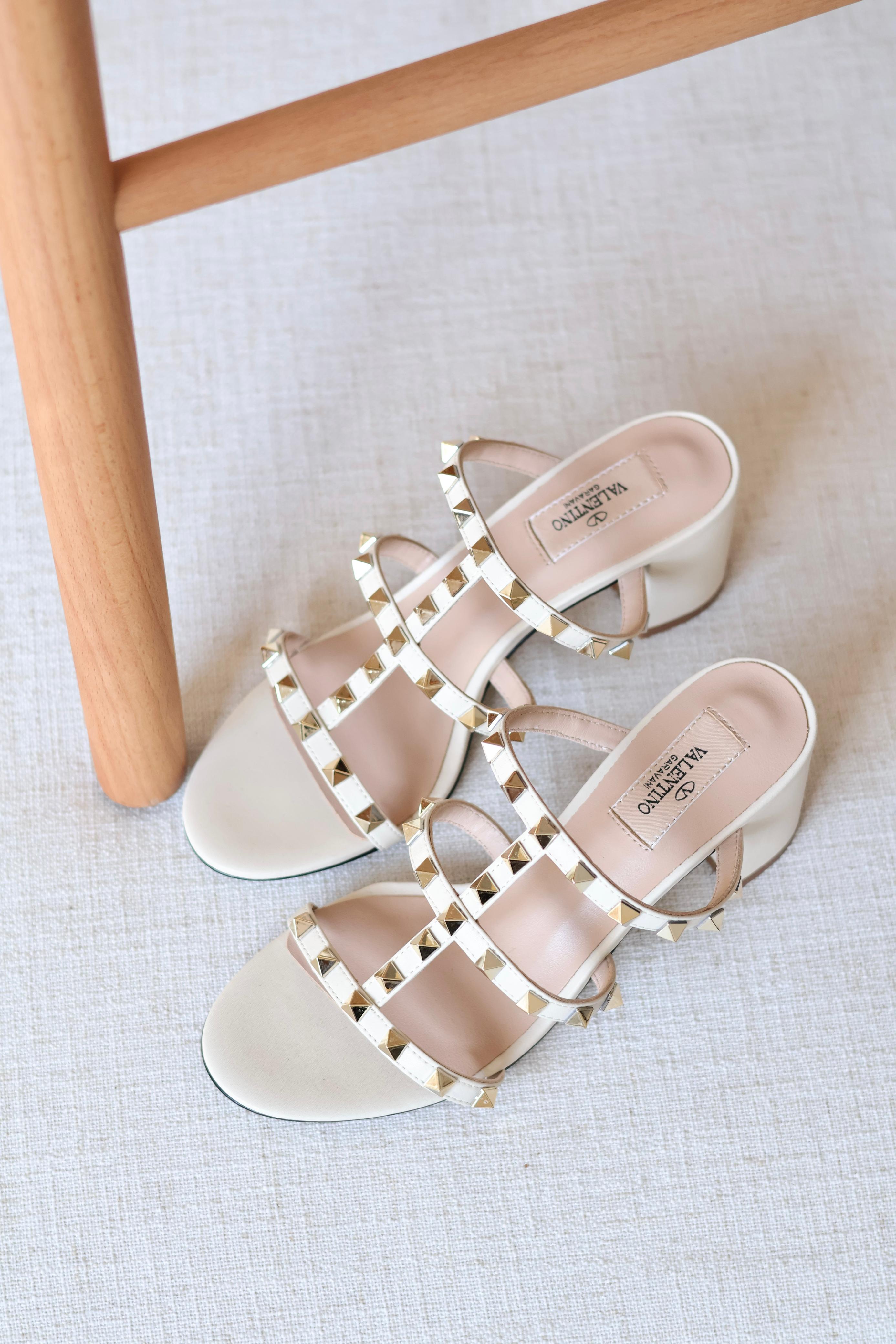 VALENTINO ROCKSTUD BLOCK-HEEL SANDAL