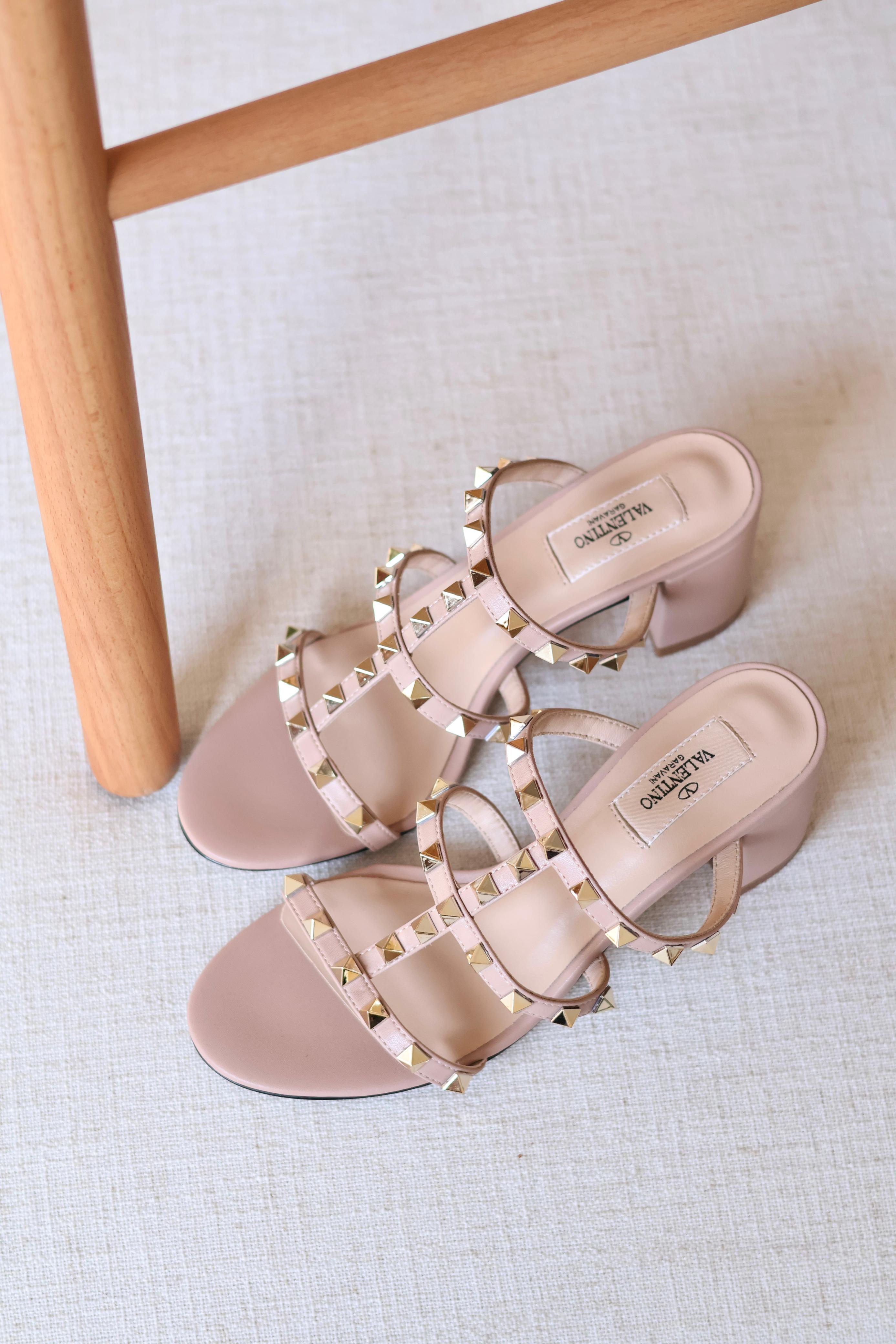 VALENTINO ROCKSTUD BLOCK-HEEL SANDAL
