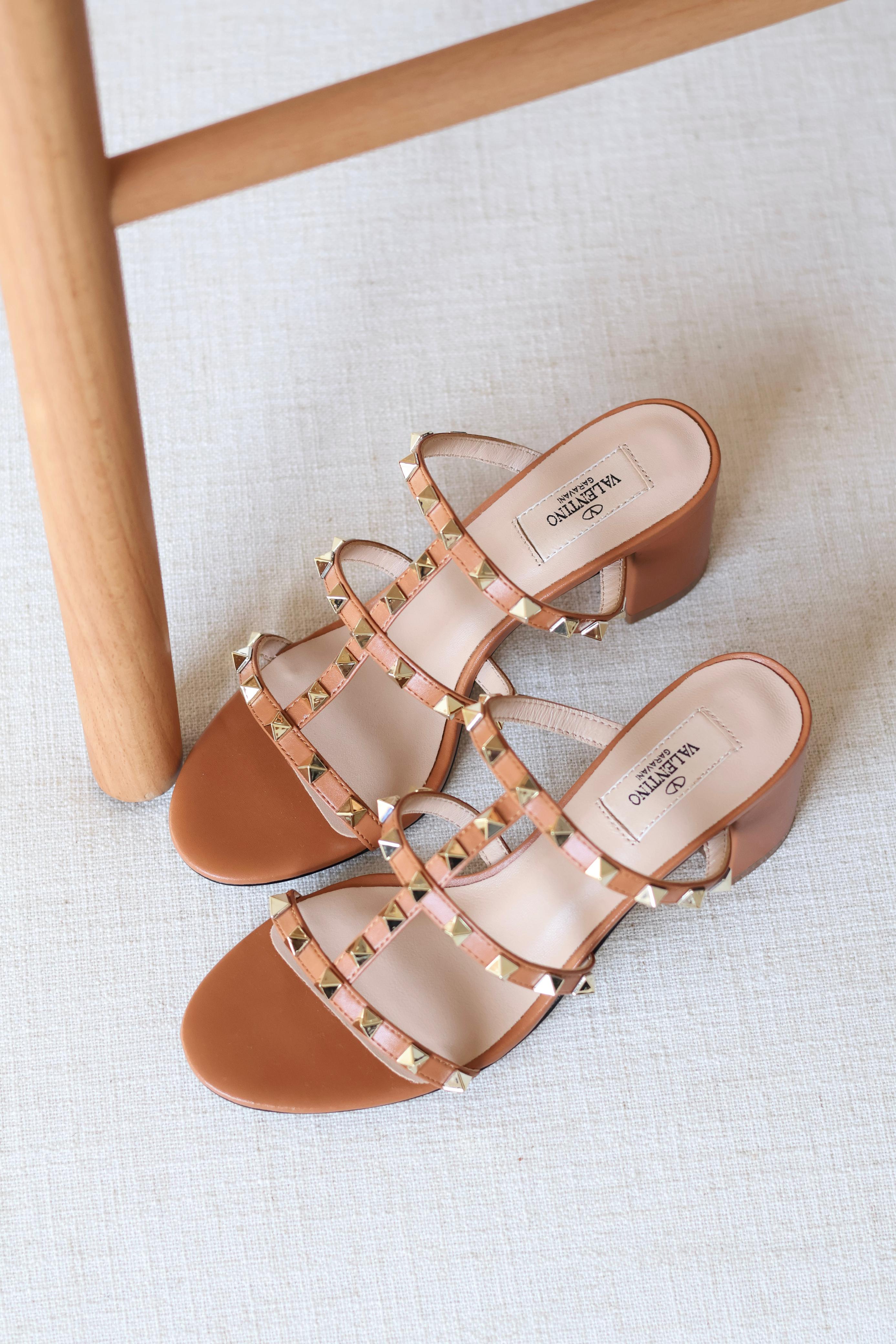 VALENTINO ROCKSTUD BLOCK-HEEL SANDAL