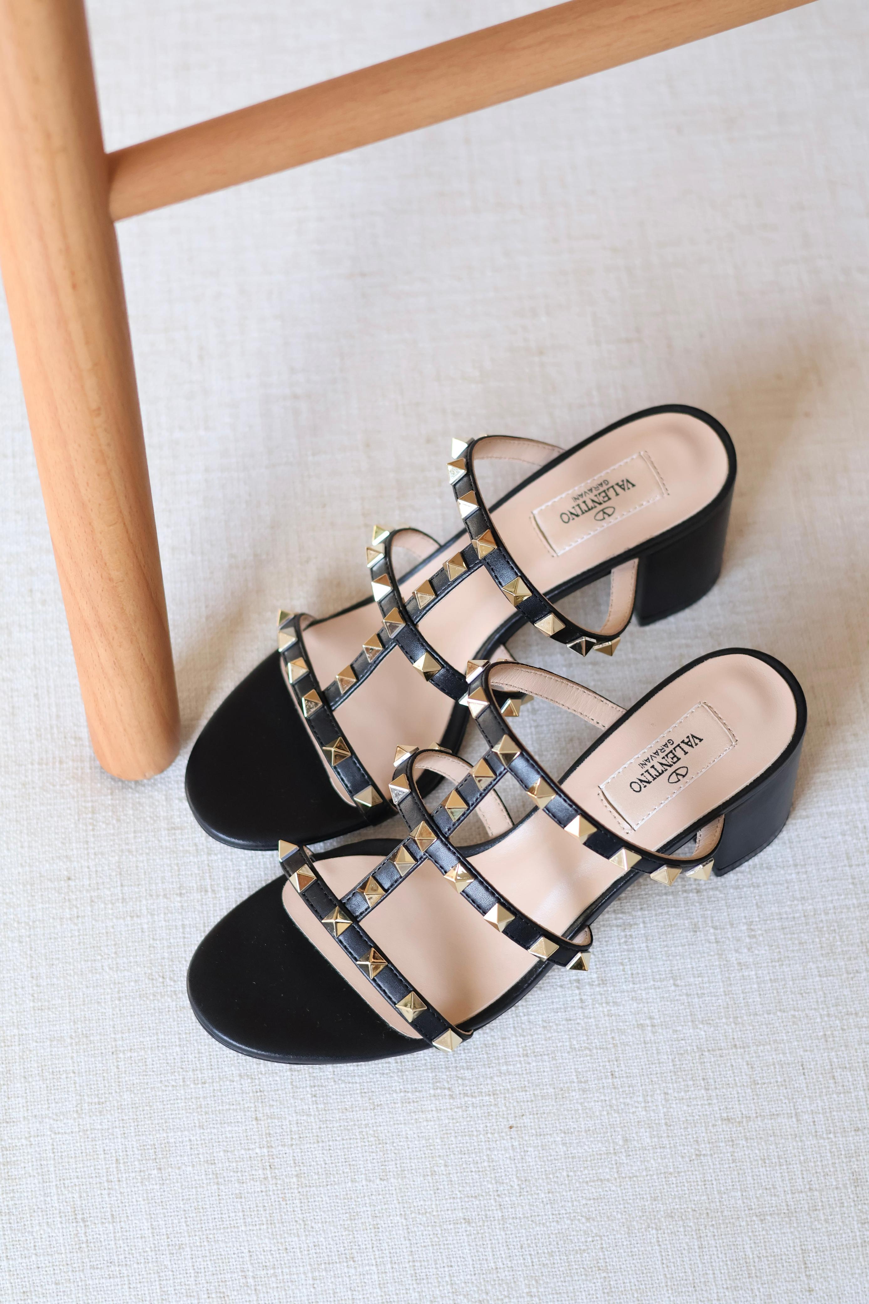 VALENTINO ROCKSTUD BLOCK-HEEL SANDAL