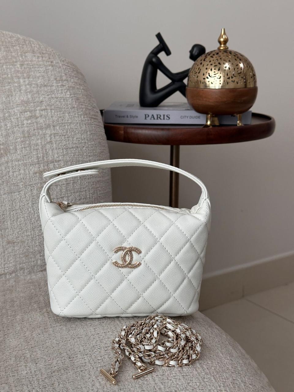 CHANEL 25C QUILTED HOBO HANDBAG
